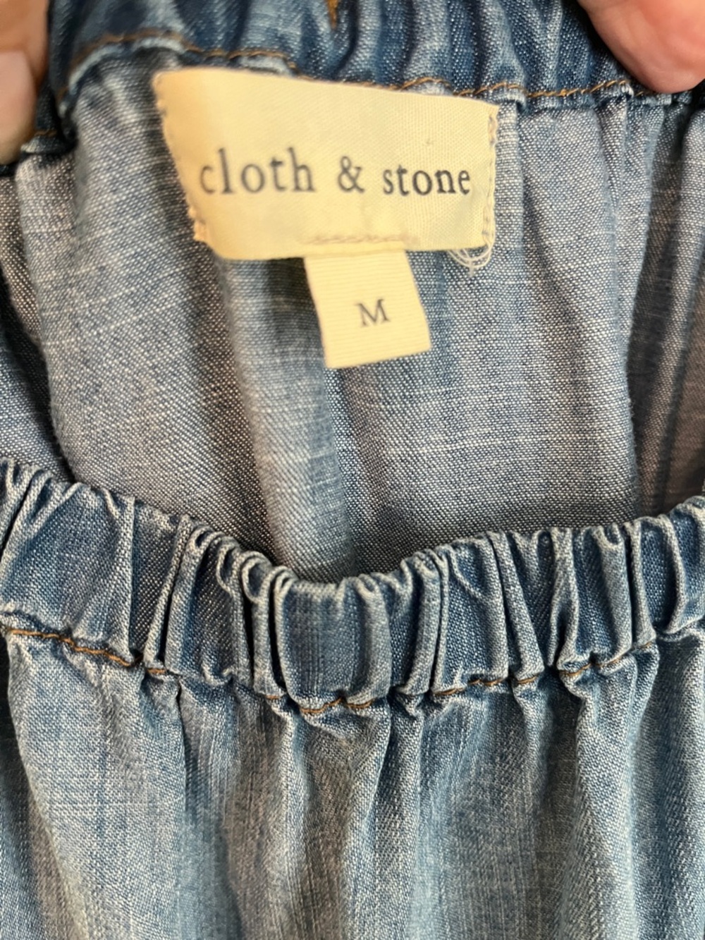 Cloth & Stone blue chambray off-the-shoulder shift dress - Picture 2 of 5
